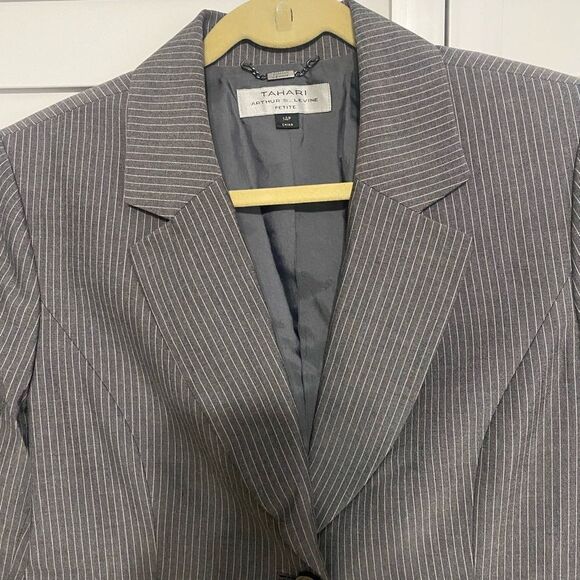 Classic Gray Pinstripe Blazer and Pants Set - Picture 5 of 12